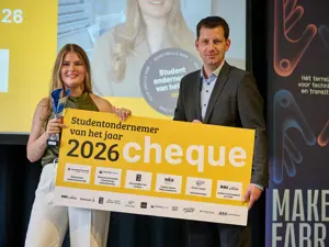 Foto 1 Celine Dams, Studentondernemer Van Het Het Jaar 2026, En Wethouder Paul Guldemond
